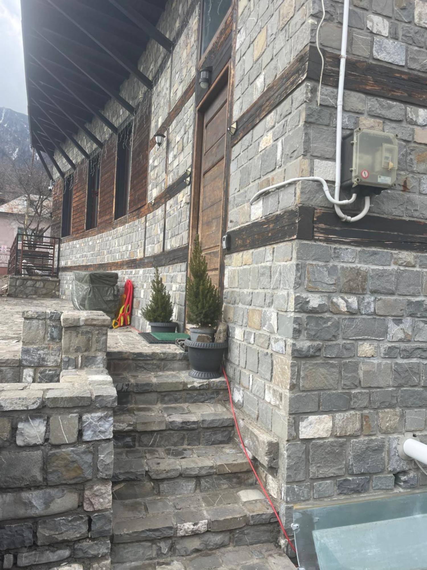 Casuta De Piatra Villa Buşteni Exteriör bild